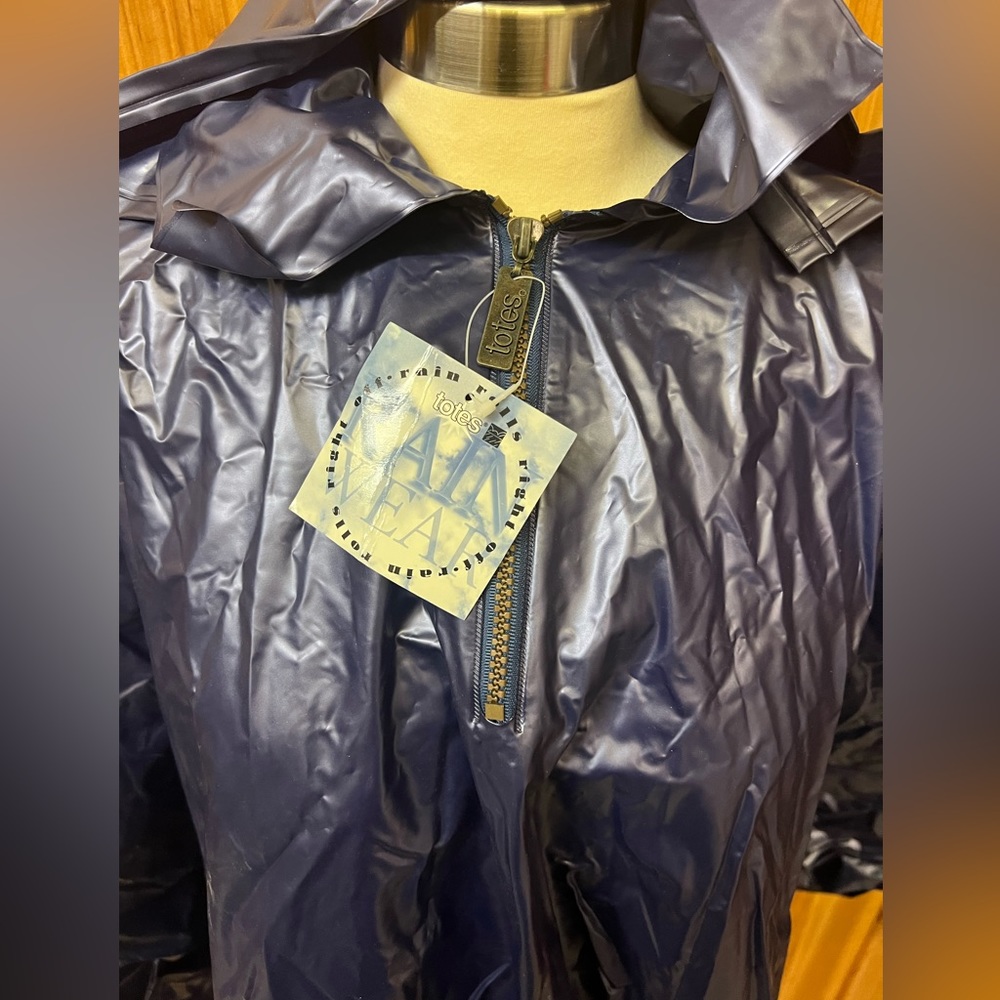 Totes purple rain poncho - Picture 2 of 7